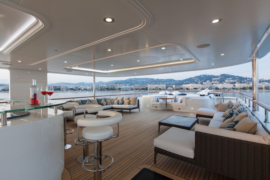Superyacht PRIDE - Sundeck