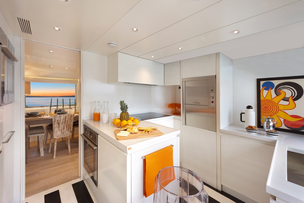TUG VERVECE -  Galley