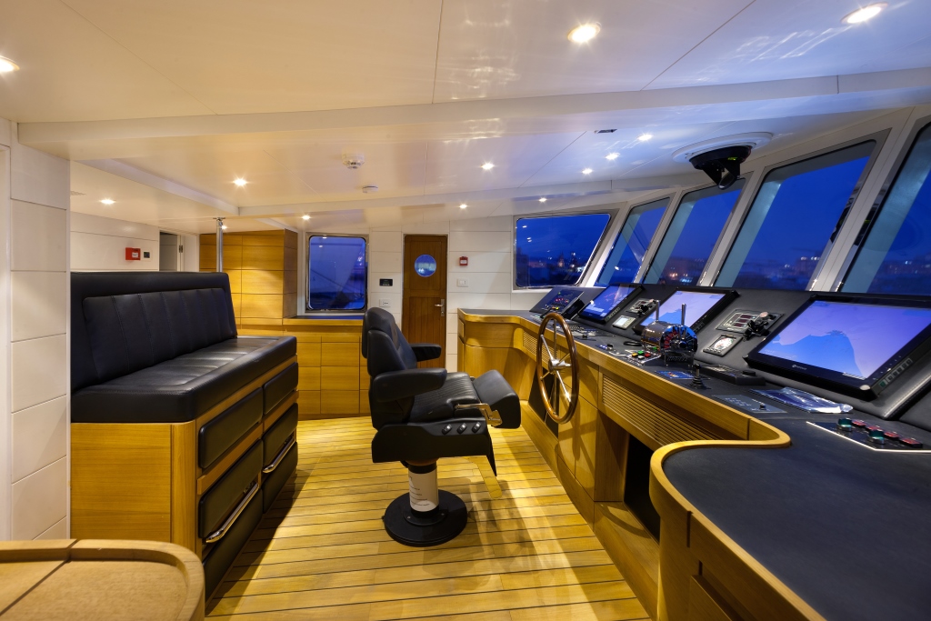 TUG VERVECE -  Wheelhouse