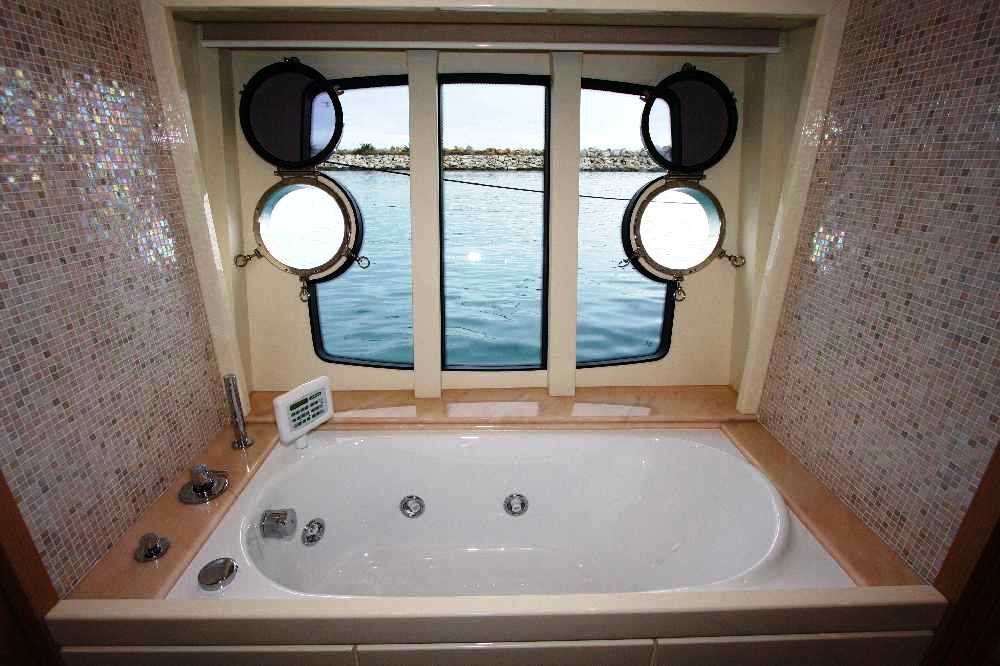 Tugarka - Jaccuzi in Master bath
