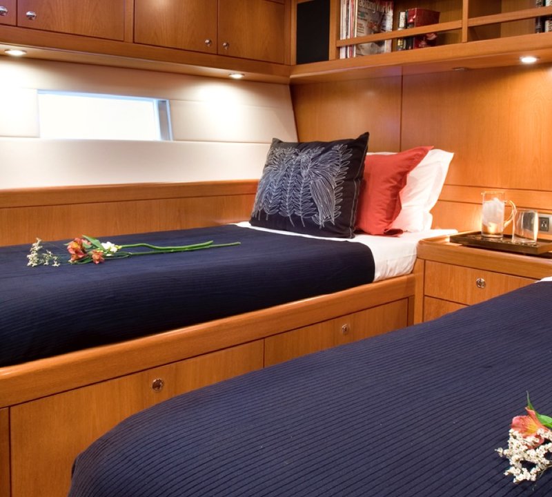 Twin-Cabin
