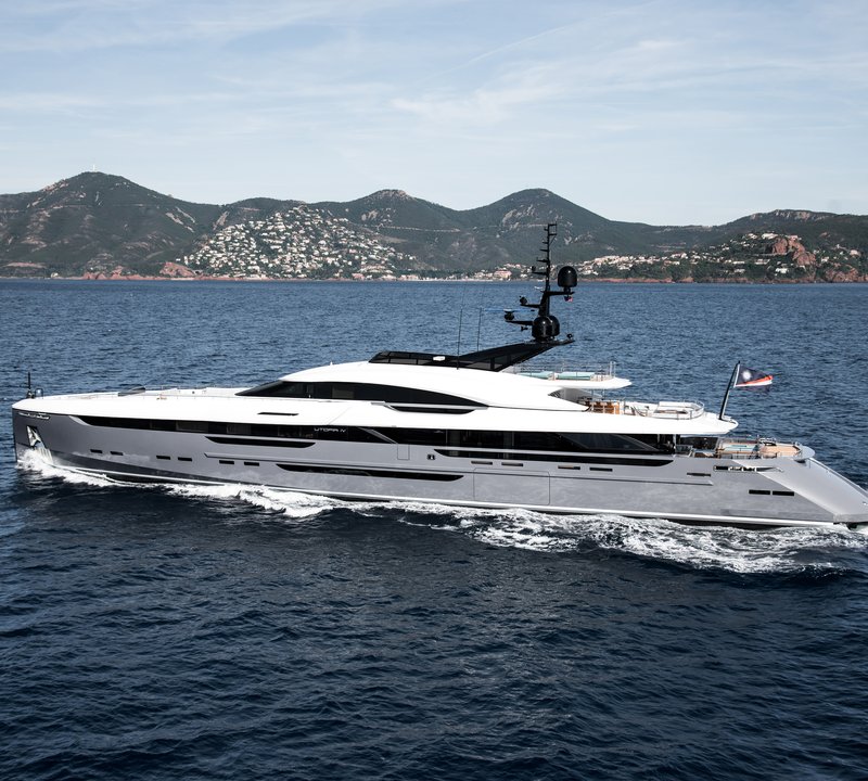 UTOPIA IV Cruising