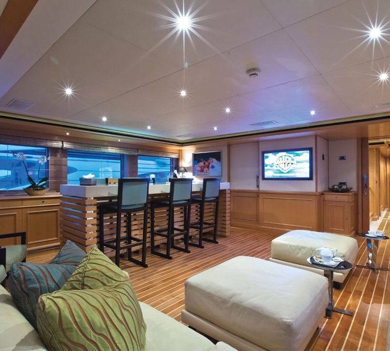Upper Deck Lounge