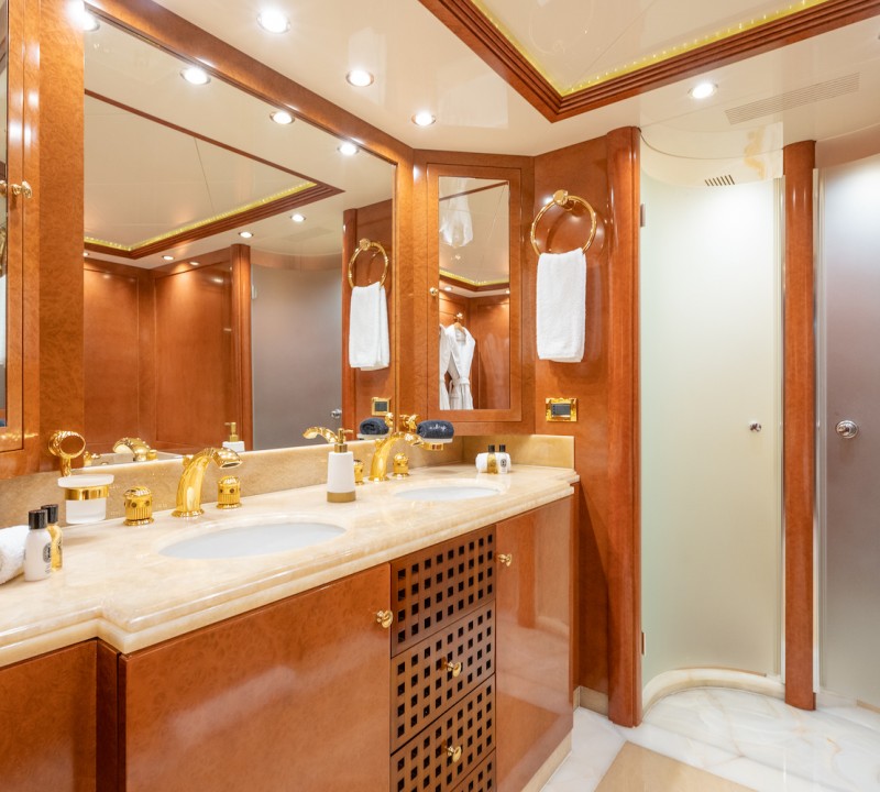 Upper Deck Owner's Ensuite