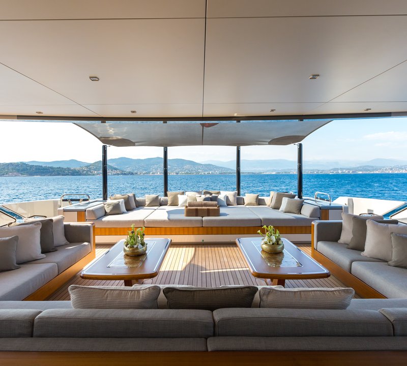 VERTIGE - Aft Deck