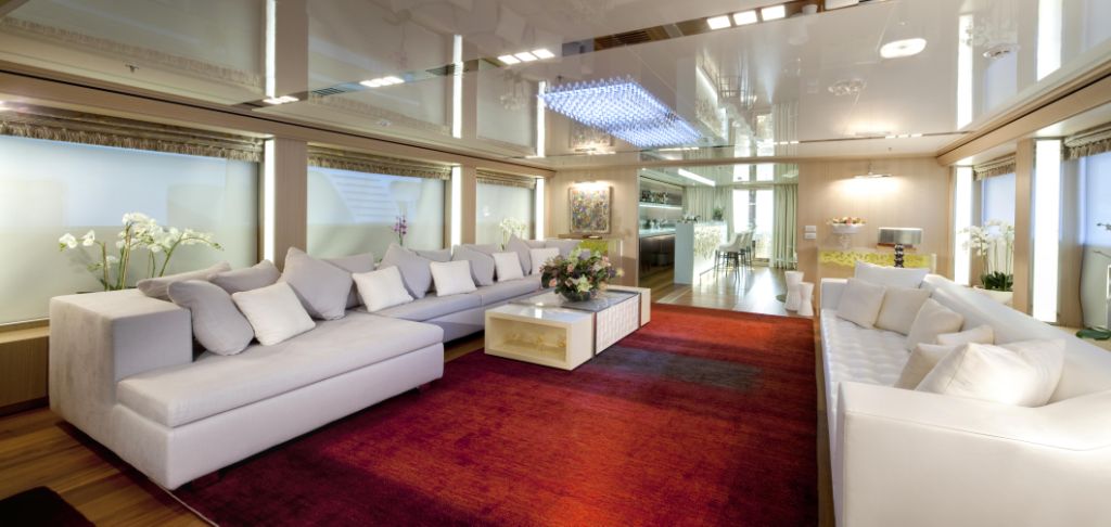 VICKY -  Main Salon and Bar