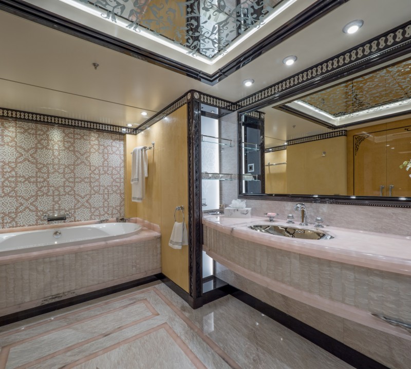 VIP Suite - Pink Bathroom