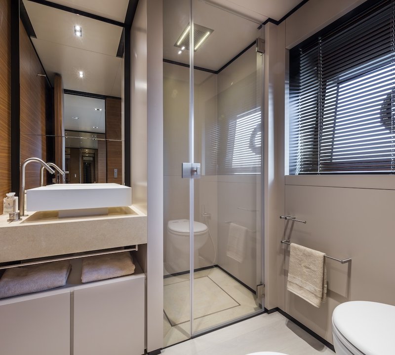 Vip Head NAVETTA 33
