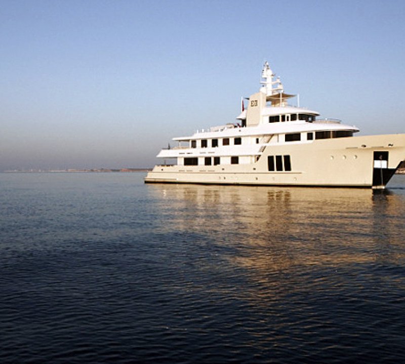 YAcht E&E By Vripack - Starboard Side Anchored