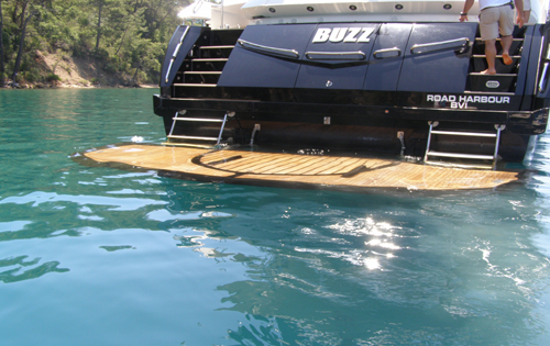 28m M/Y LEADING FEARLESSLY