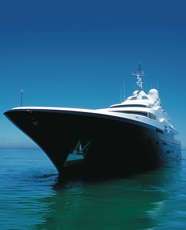 Yacht ALASKA -  Close up