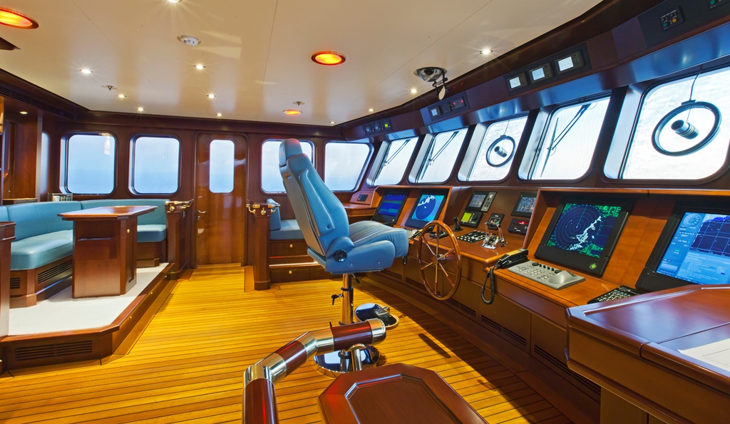Yacht AXANTHA II - Wheelhouse