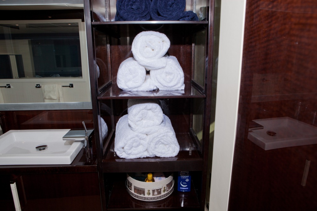 Yacht Algorythm - Master Bath 2