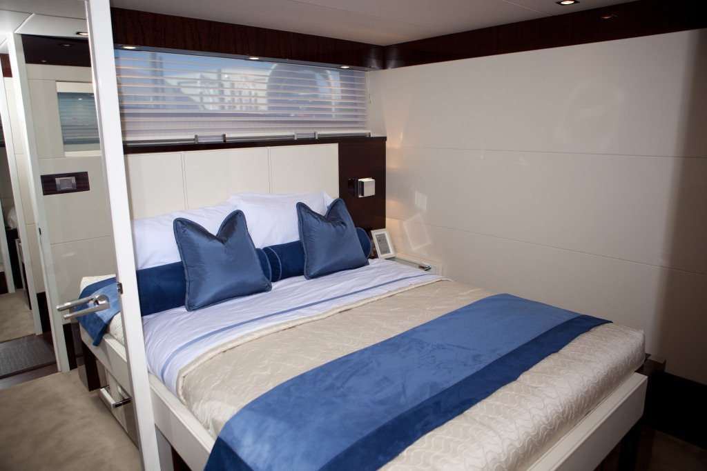 Yacht Algorythm - Portside Stateroom