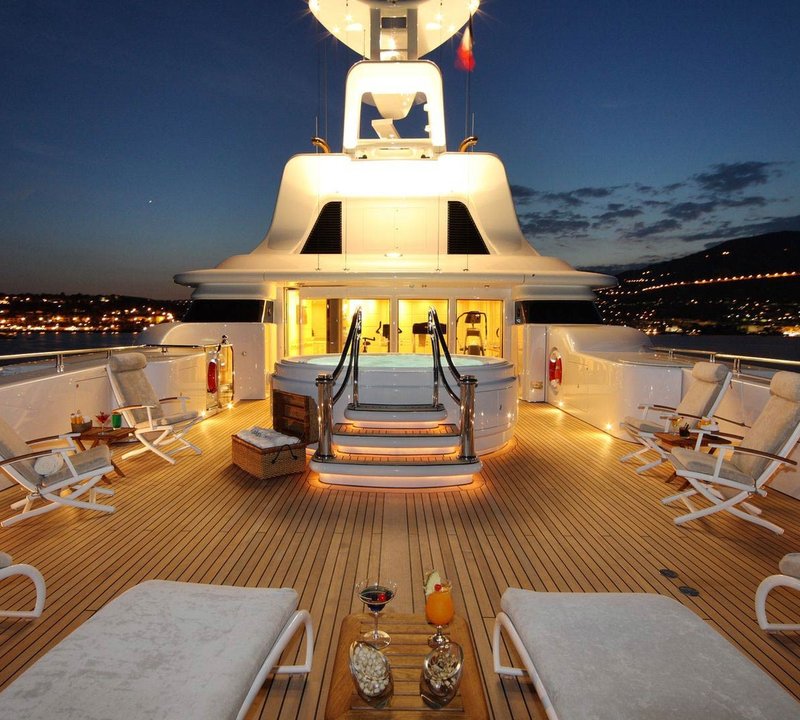 Yacht CAPRI By Lurssen - Jacuzzi Evening
