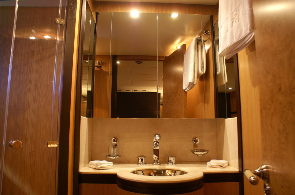 Yacht EOL B - Double Cabin ensuite