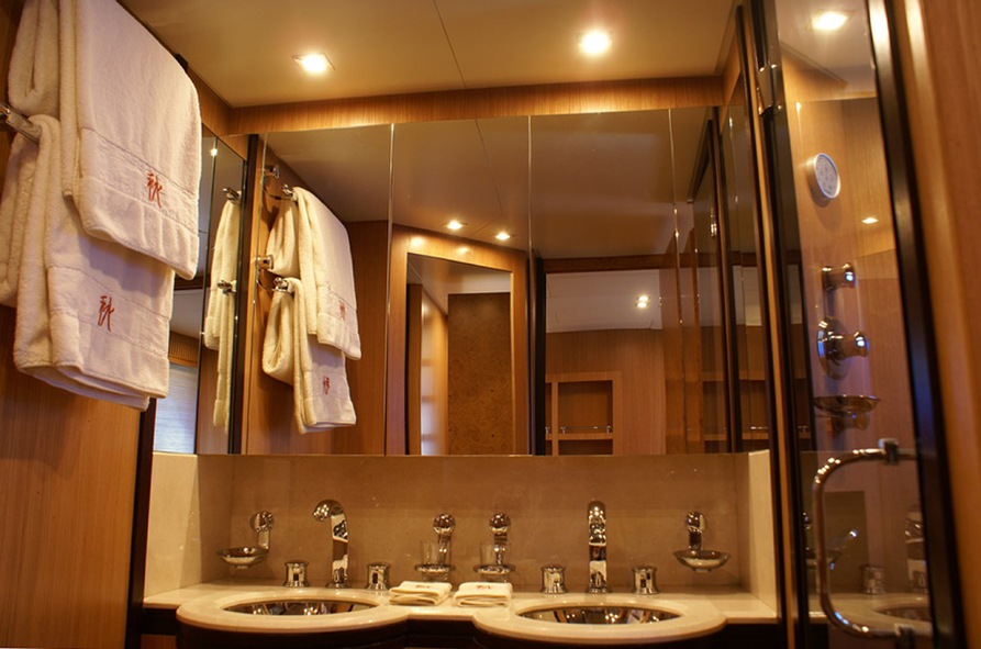 Yacht EOL B - Master Ensuite