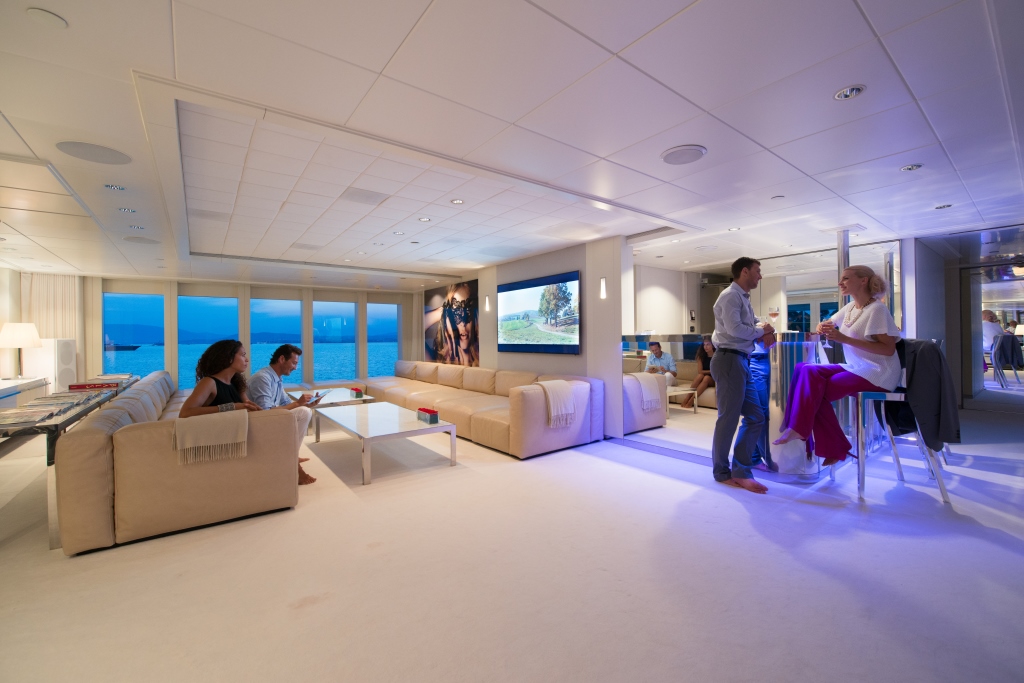 Yacht IDOL - Skylounge