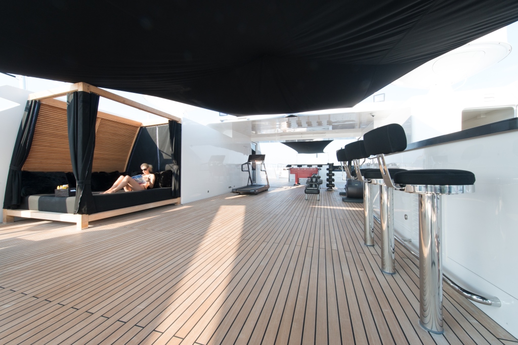 Yacht IDOL - Sundeck Sunbed and Gym