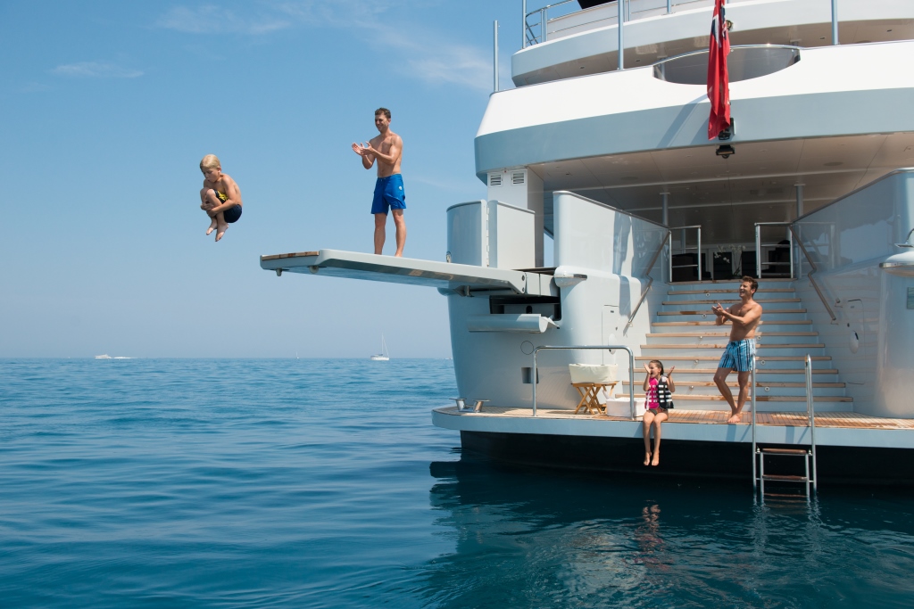 Yacht IDOL - Swim Platform