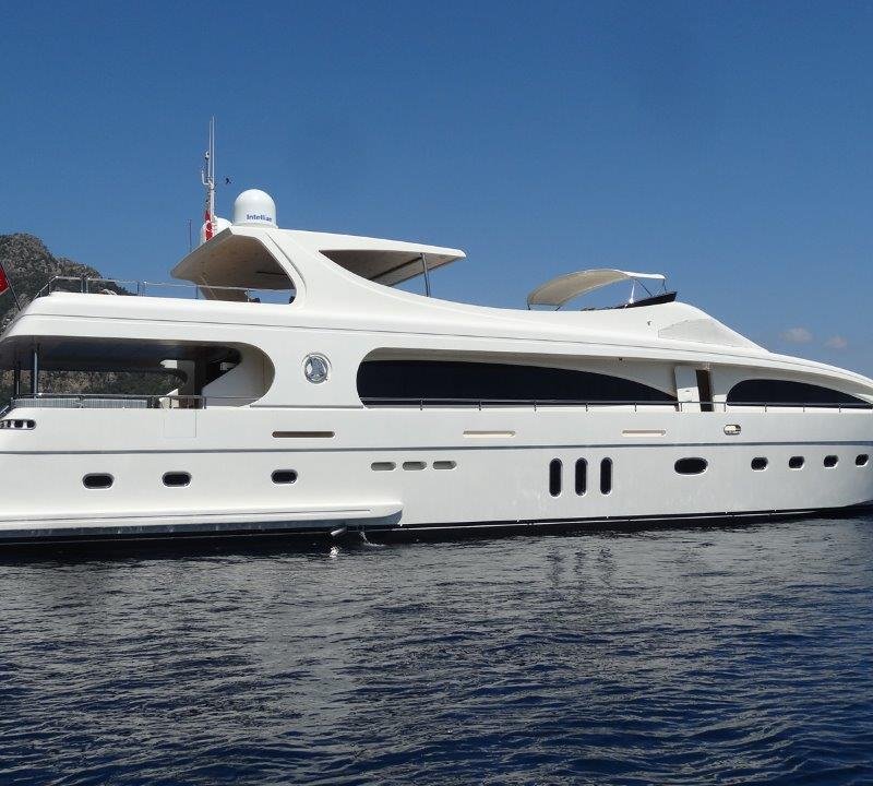Yacht M & M