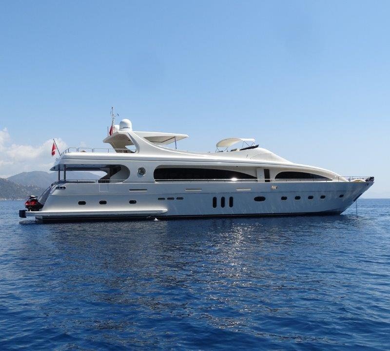 Yacht M & M