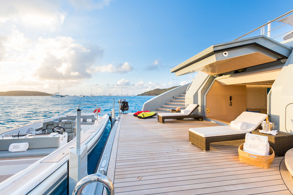 Yacht Mogambo Swim Platform