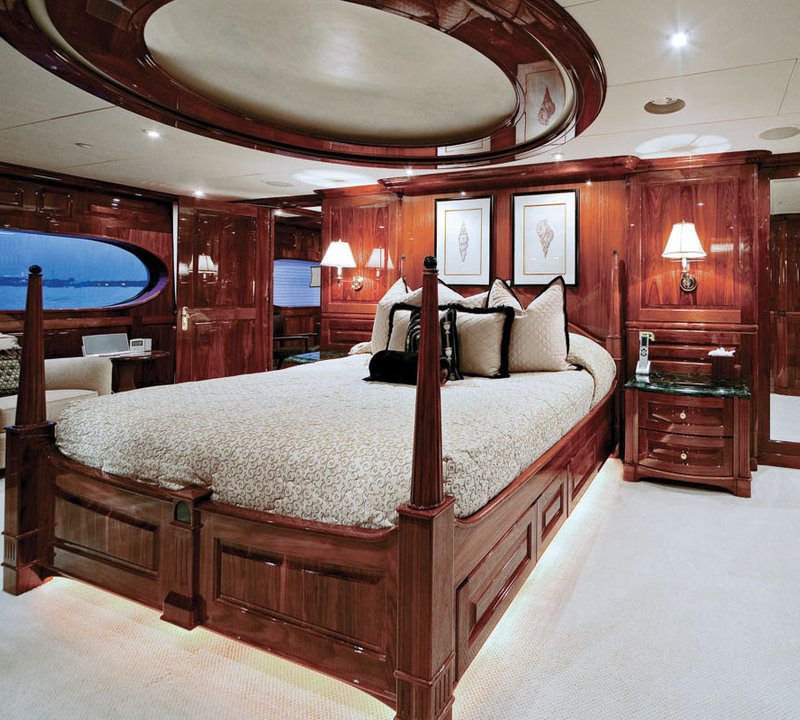 Yacht ONE MORE TOY -  Master Cabin