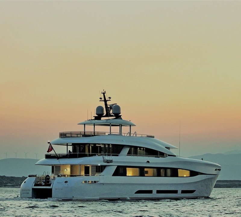 Yacht QUARANTA By Curvelle - Profile At Sunset