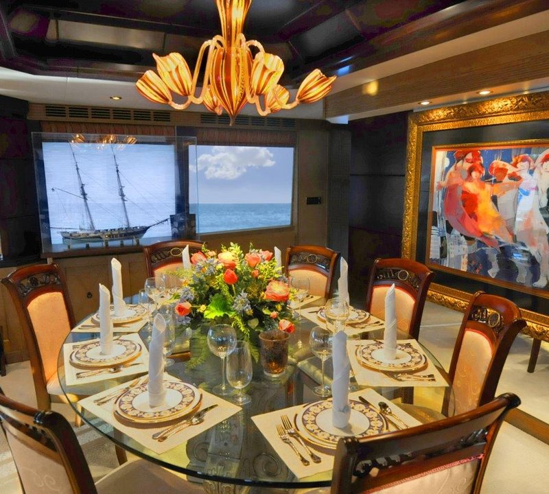 Yacht SCOTT FREE -  Formal Dining