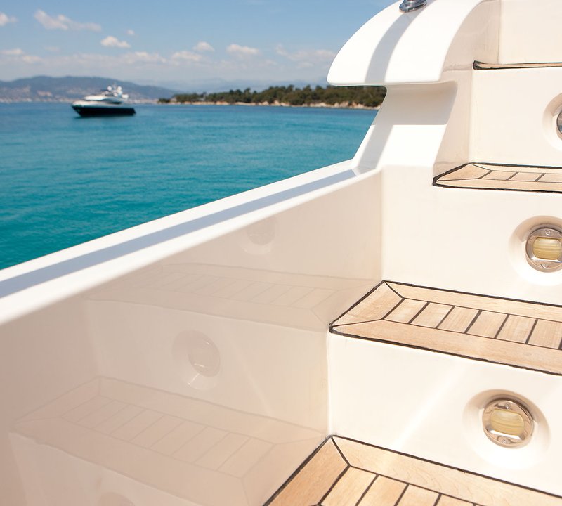 Yacht SUPERTOY - Deck Detail