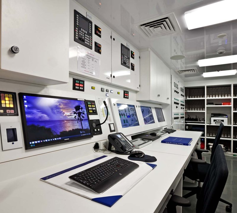 Yacht Solandge - Engine Room