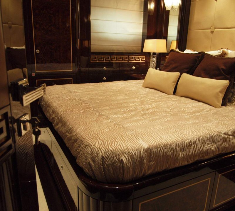 Yacht ZEUS By Overmarine Mangusta - A Double Cabin