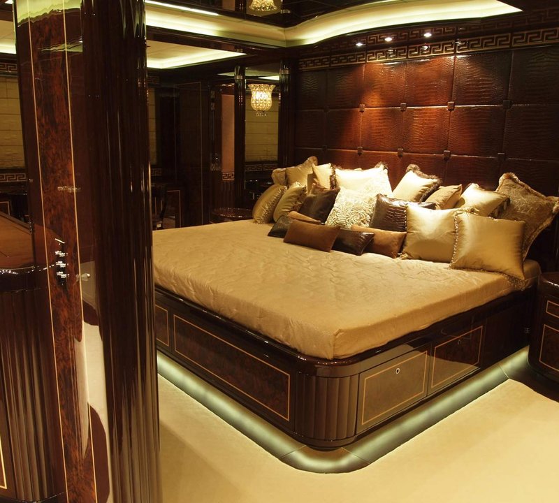 Yacht ZEUS By Overmarine Mangusta - Master Stateroom