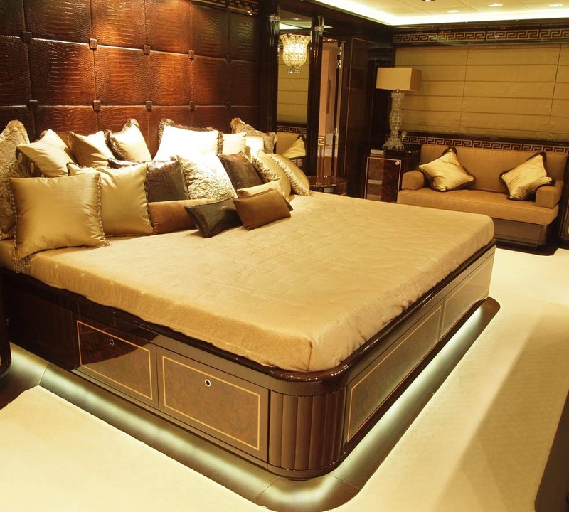 Yacht ZEUS By Overmarine Mangusta - Master Stateroom