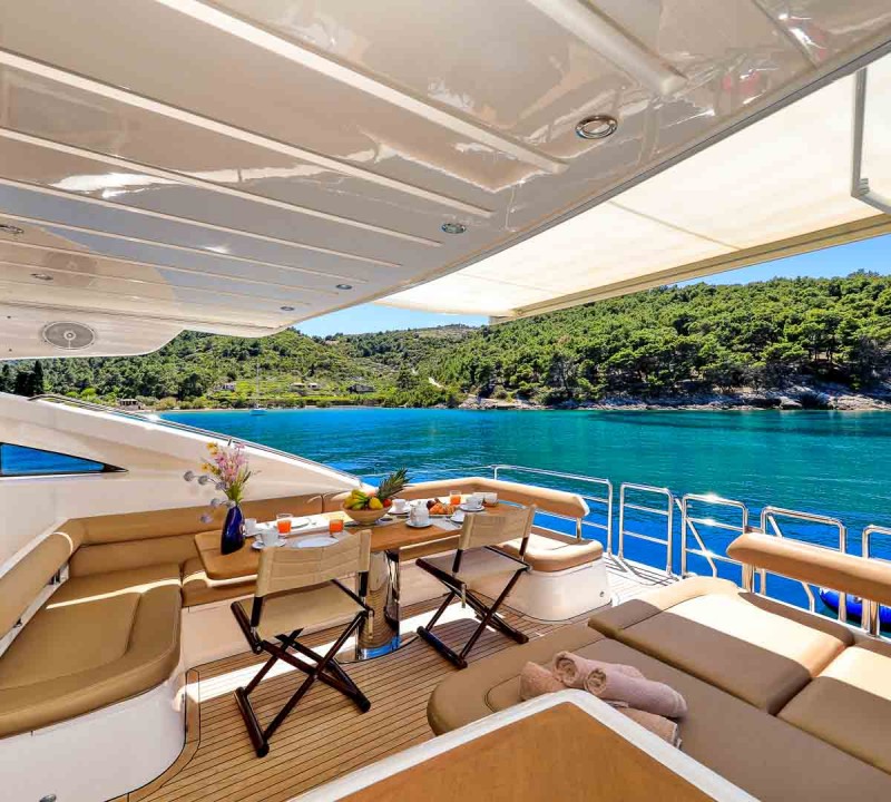 Aft Deck Seating And Sunbathing