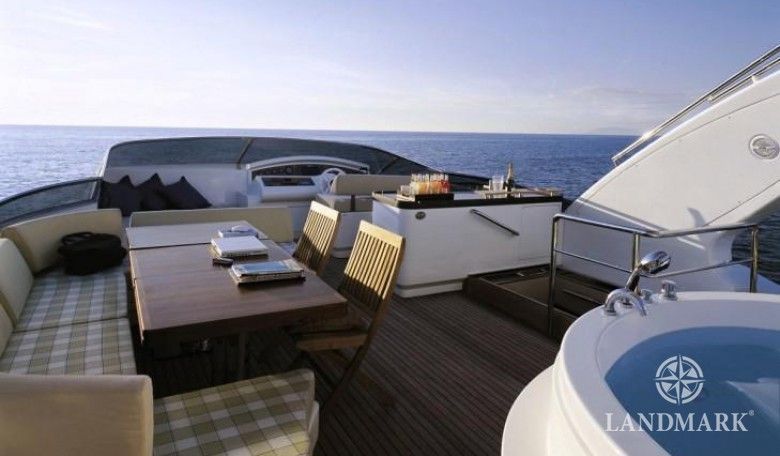 Alfresco Dining Next To Jacuzzi
