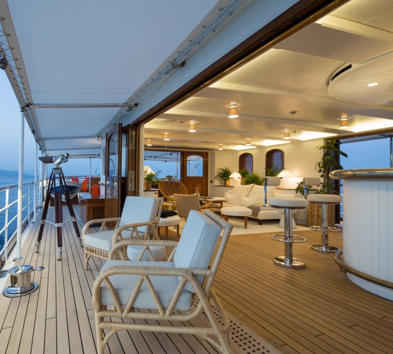 Beautiful Open Skylounge  Deck