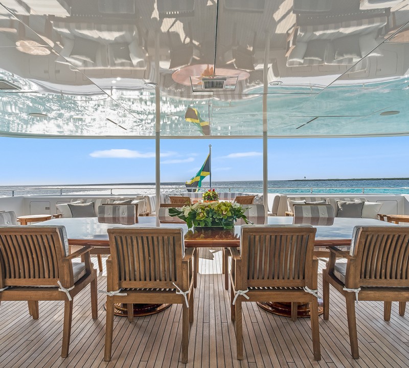 Bridgedeck - Alfresco Dining On The Aft Deck