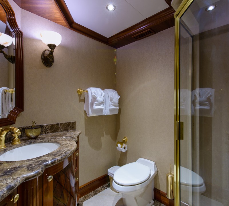 Captains Quarters Head