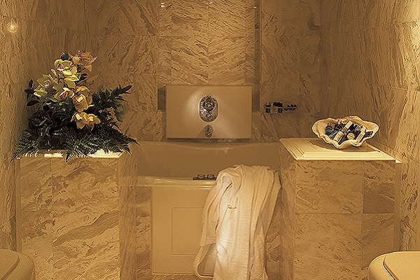 Carmen Serena Bathroom