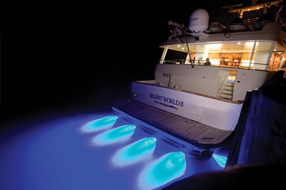Christensen Silent world ii aft lights