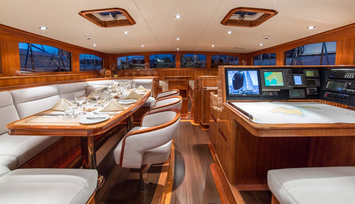 Deckhouse With Dining