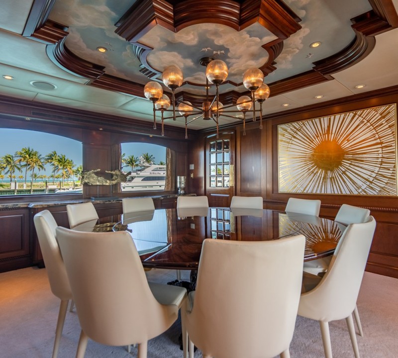 Dinin Table
