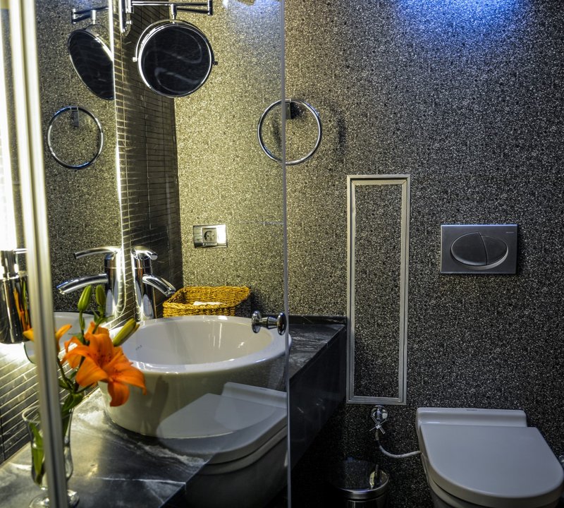 Double Cabin Bathroom