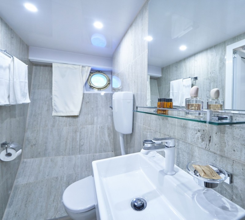 Double Guest Cabin 3 Ensuite