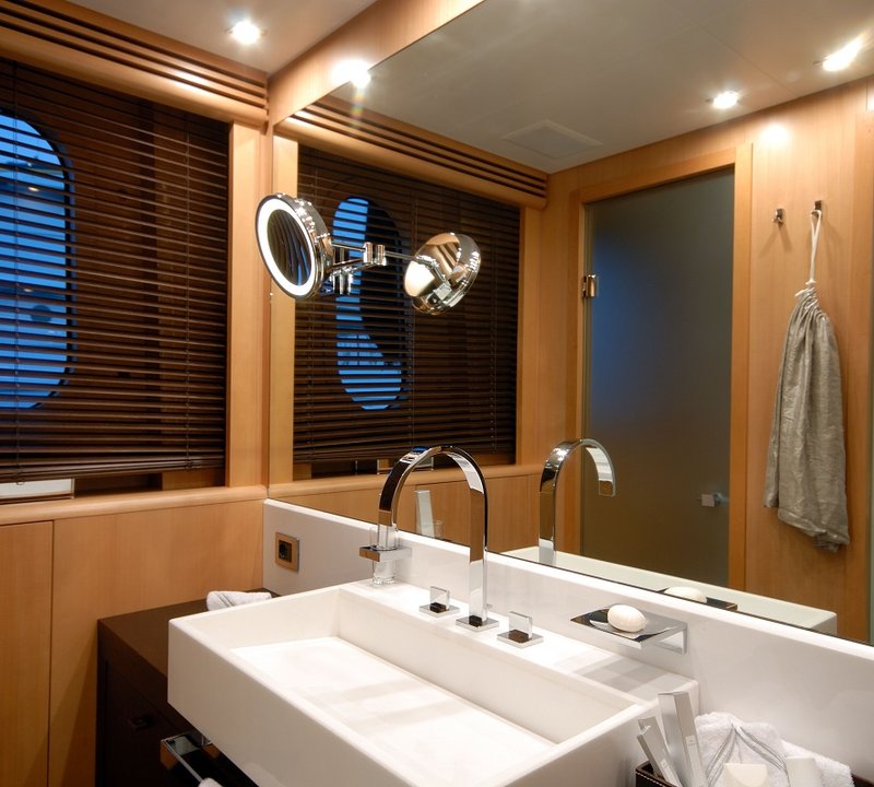 Elegant-bathroom