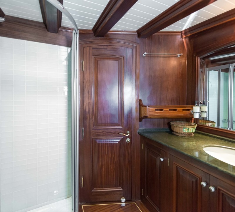 Ensuite Head