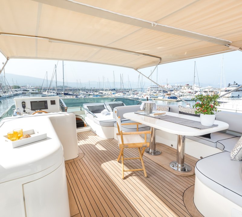 Flybridge Dining