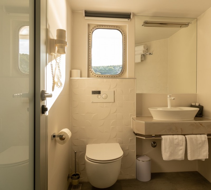 Guest Cabin Bathroom